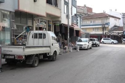 Bursa'da minibüs 2 kişiye çarptı! O anlar kamerada