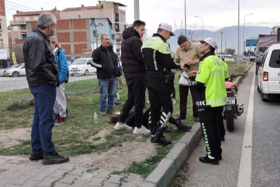 Bursa'da motosiklet yayaya çarptı: 2 yaralı