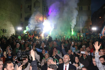 Gökhan Dinçer'den miting gibi açılış