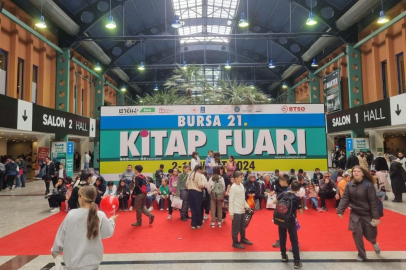 Kitap fuarı ziyaretçi akınına uğradı