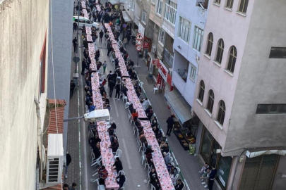 Mahalle gençleri bin kişilik iftar verdi