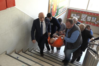 Engelli ve yatalak hastalar sedye ile oy kullandı