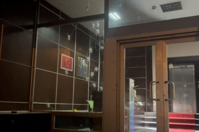 Otomobilli saldırganlar holding binasına 43 el ateş açtı