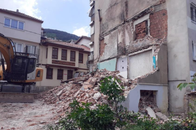 Metruk binalar vatandaşın güvenliği için yıkılıyor
