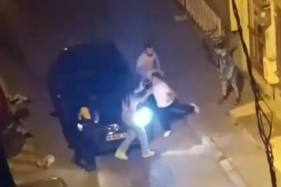 Kız arkadaşlarıyla kavga etti, sokak boks ringine döndü