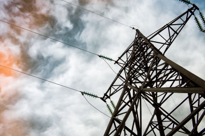 Elektriğe indirim, dağıtım bedellerine yüklü zam!