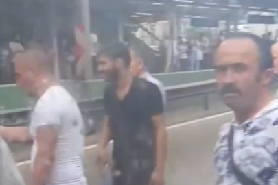 Bursa'da sağanak yağışta yolda kalanlar otobüsün önünü kesti