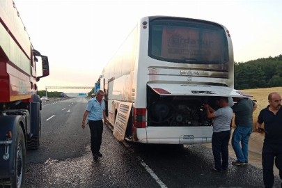 Öğrencileri taşıyan otobüsün motorunda çıkan yangın korkuttu