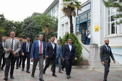 Bakan Tekin'den İstanbul'da tarihi okullarda inceleme