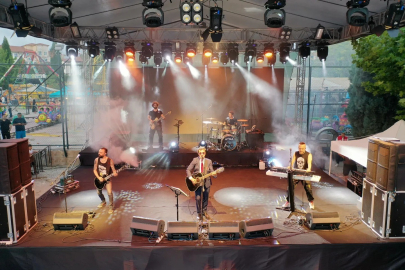 Gençlik Festivali'nde Ayna grubu rüzgari esti