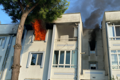 Evi alev topuna döndü: Uyuyan şahsı komşuları kurtardı