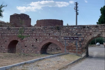 İznik'te antik su yolundaki kemerler araçlara kapı oldu