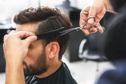 Berberler pazar, güzellik salonları salı günü kapalı olacak