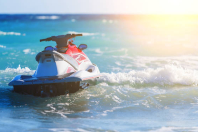 Denizde yüzerken jet ski çarptı  ölümden döndü