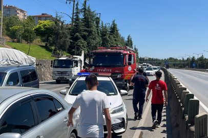 Otomobil refüje çarptı: 3 yaralı