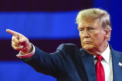 Trump, değneksiz köyde gezmeye başladı...