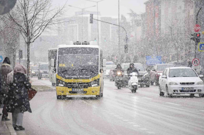 Buzlanma tehdidi Bursa'da okulları tatil ettirdi...
