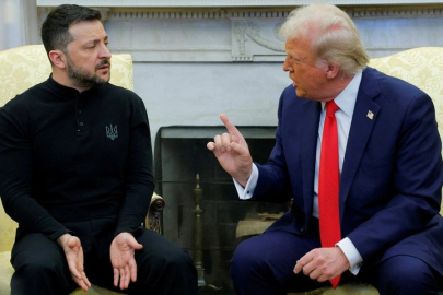 Trump , kameralar önünde Zelenski'yi haşladı...