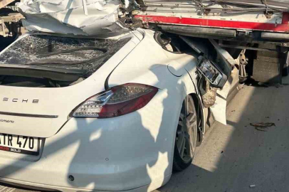Lüks Otomobille İntihar Gibi Kaza...