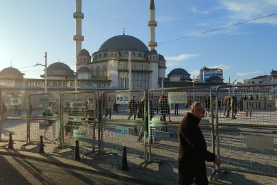 Taksim'de 8 Mart Kadınlar Gününe Yakışmayan Bariyerler...