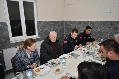 Başkan Bozbey, Sahuru Gençlerle ve İtfaiye Personeli ile yaptı