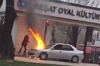 Bursa'da Otomobil  Seyir Halindeyken Yandı...