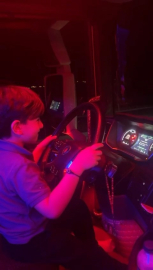 Tır kullanan 7 yaşındaki Çınar yürekleri ağza getirdi