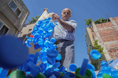 Bursa’nın sessiz kahramanı 3 yılda topladığı 2 milyon kapakla ihtiyaç sahiplerine destek oldu