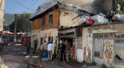 Bursa’da müstakil ev küle döndü, dumanlar kentin birçok noktasından görüldü