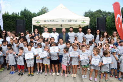 Osmangazi’de minikler yaz tatilinde yüzmeyi öğrendi