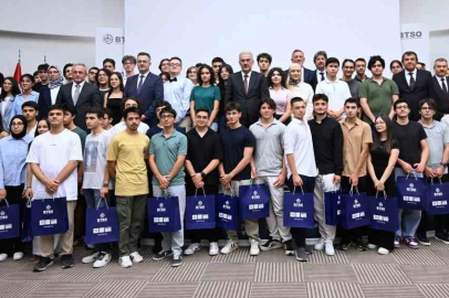 YKS’de dereceye giren Bursalı gençler BTSO’da ödüllendirildi
