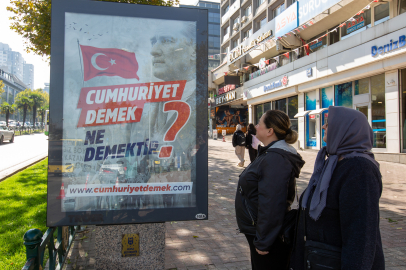 Bursa BŞB  “Cumhuriyet demek...." diye başlıyor ve devam edin diyor...