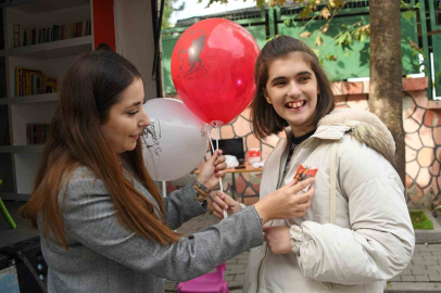 Gezici kütüphaneden çocuklara özel bayram turu