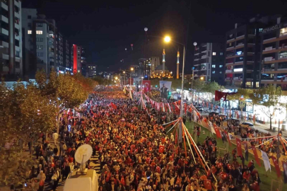 Bursa’da Onbinlerce kişi FSM de  Cumhuriyet coşkusuna ortak oldu