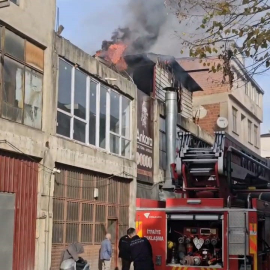 İnegöl’de mobilya imalathanesinde yangın