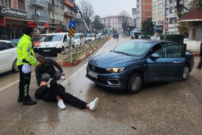 Bursa’da otomobille çarpışan motosiklet sürücüsü yaralandı