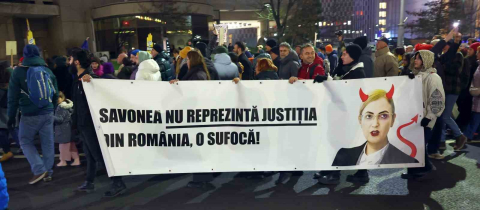 Romanya’da binlerce kişi, yargıdaki usulsüzlükleri protesto etti