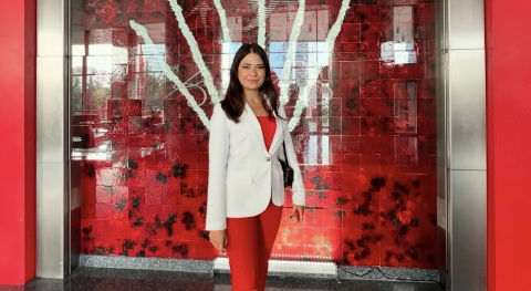 Meclis üyesini sıkıştırıp, aracı yumrukladı… O anlar kamerada