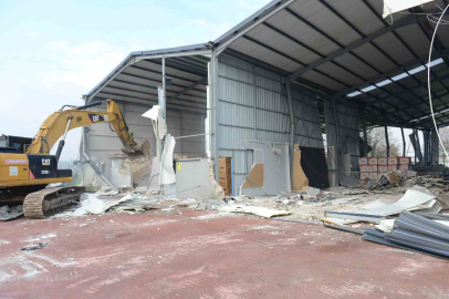 Nilüfer’de 2 kaçak yapı yıkıldı