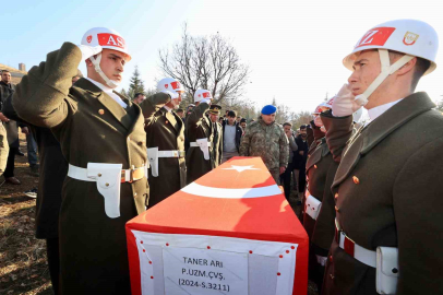 Hayatını kaybeden uzman çavuş Arı, son yolculuğuna uğurlandı