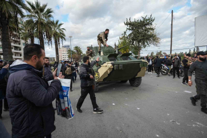 Suriye’de hükümet aleyhinde protestolara sahne olan Lazkiye’de sokağa çıkma yasağı