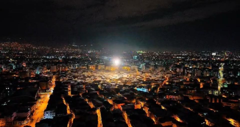 Nilüfer’de gelişi güzel atılan havai fişekler geceyi aydınlattı, binlerce kuşun hayatını kararttı