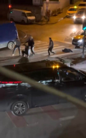 Kavga esnasında yola savrulan çocuk yürekleri ağza getirdi