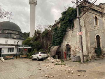 Fırtına tarihi kiliseyi de vurdu