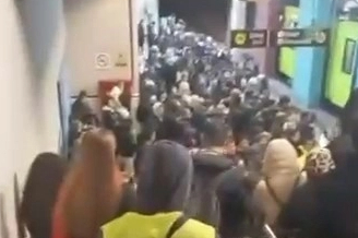 Tellere takılan poşet, Bursa’da Metroyu Durdurdu...