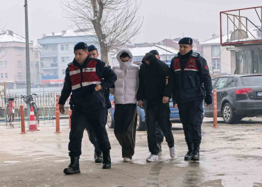 İnegöl’de internet kablolarını çalan 2 şüpheli tutuklandı