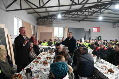 Başkan Karabatı, emekçileri kahvaltıda ağırladı