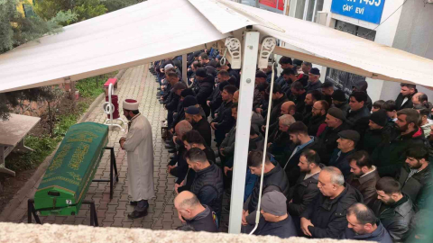 Bursa’daki tır kazasında hayatını kaybeden sürücü toprağa verildi