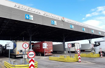 Türk tır şoförlerinden "çorba parası" adı altında rüşvet alan görevlilerin cezası kesinleşti