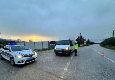 Okul zili yeniden çaldı, jandarmadan öğrencilere trafik güvenliği denetimi